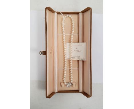 Cultured pearl necklace with silver flowerhead-pattern clasp set single cultured pearl, 40cm long, in case&nbsp;