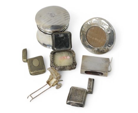 Assorted small collectables including a late Victorian silver vesta case, Birmingham, 1898, a small silver mounted circular p