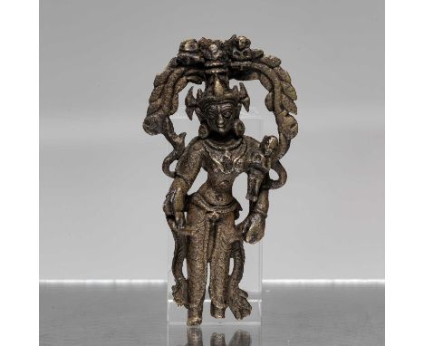 Dimensions: Height 9 cm Wide 4,5 cm Depth 2,5 cmWeight: 86,3 grams This finely cast bronze figure depicts a standing goddess 