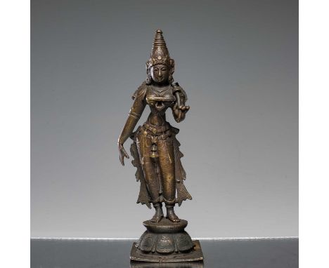 Dimensions: Height 21 cm Wide 6,5 cm Depth 6,5 cmWeight: 808,4 grams Beautiful votive sculpture of Sri Devi (or Lakshmi), one