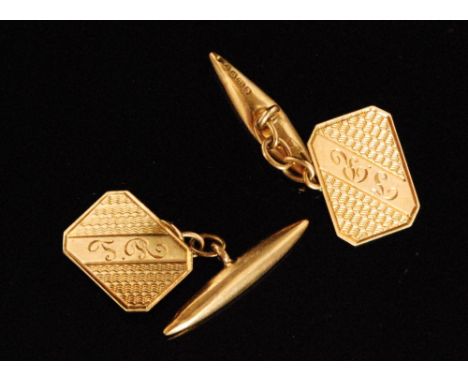 A pair of 18ct engine turned rectangular gentleman's cufflinks, weight 5g (2)