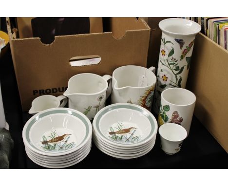 Pormeirion pottery to include three The Botanic Garden pattern jugs and a tall vase, twelve Birds of Britain bowls, two pots 