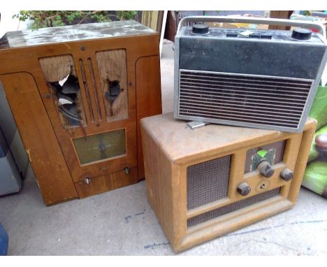 A Philco Art Deco style radio (af), a Decca vintage radio and a Hacker Autocraft radio.