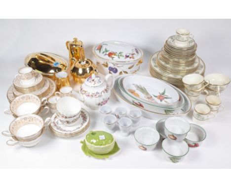 CERAMICS, A LARGE QUANTITY INCLUDING, WEDGWOOD TEA SET, MINTON TEA SET AND A SELECTION DECORATIVE CERAMICS. (QTY)