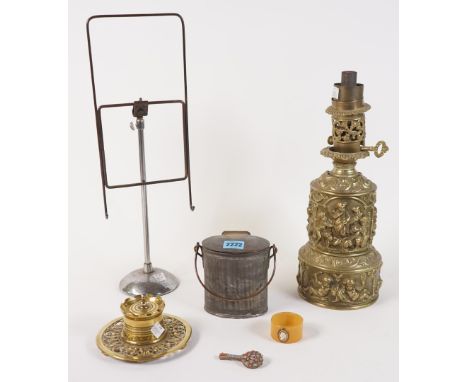 COLLECTABLES, INCLUDING, VICTORIAN STYLE BRASS TURRET INKWELL, EMBOSSED BRASS TABLE LAMP AND SUNDRY (QTY)