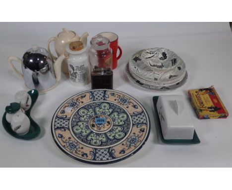 A QUANITY OF MID 20TH CENTURY CERAMICS INCLUDING RIDGEWAY 'HOMEMAKER' PATTERN DINNER WARES, DENBY TABLEWARE DUNHIL LIGHTER AN