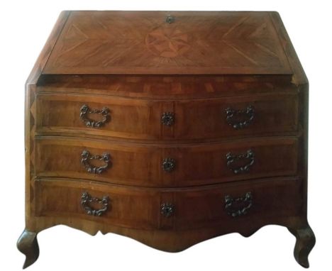 Maltese ribalta, eighteenth century. Veneered walnut with inlays of rosewood and light woods. Ancient restorations of 1950s/7