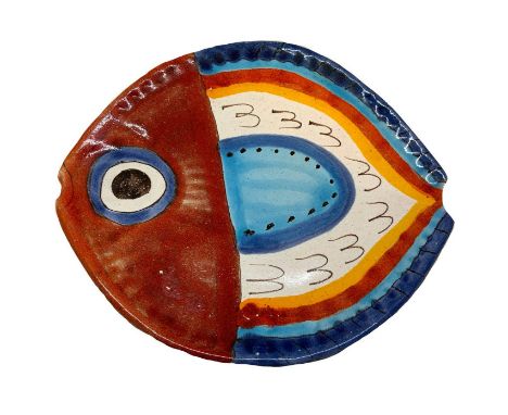 Plate fish-shaped ceramic De Simone, Sicily. Cm 20x22.