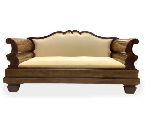 Sofa in mahogany and mahogany wood. Arm-case and perfilati with light woods. Early nineteenth century. Espalier h 100 cm Widt