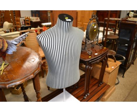 A striped mannequin