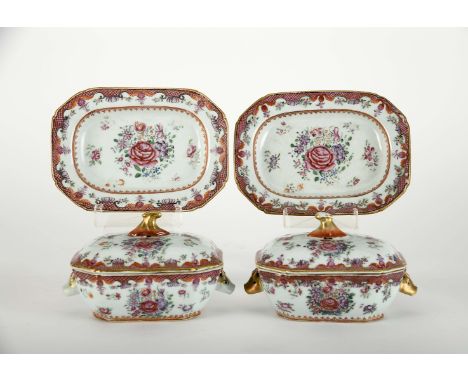 A pair of small tureens with platters, Chinese export porcelain, polychrome and gilt decoration "Flowers", handles en relief 