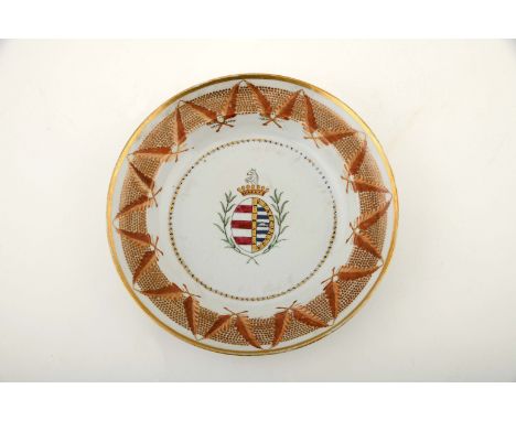 A plate, Chinese export porcelain, rouge-de-fer and gilt decoration "Feathers", centre with polychrome coat of arms of D. Ber