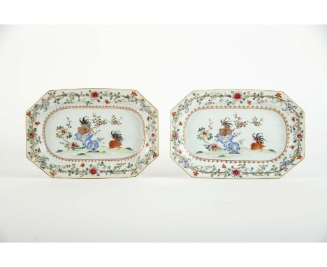 A pair of octagonal platters, Chinese export porcelain, polychrome and gilt decoration "Roosters", Qianlong period (1736-1795