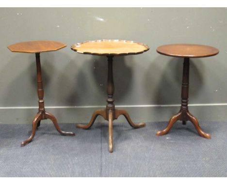 An Edwardian mahogany and inlaid tripod table with octagonal top 70 x 40 x 40cm, together with a piecrust tripod table 70 x 5