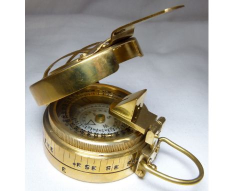 BRASS COMPASS.  Brass compass by T.G & Co Ltd London, Dia: 6 cm