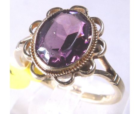 9 CT SOLITAIRE RING. 9 ct gold 2,00 ct amethyst solitaire ring, size O/P