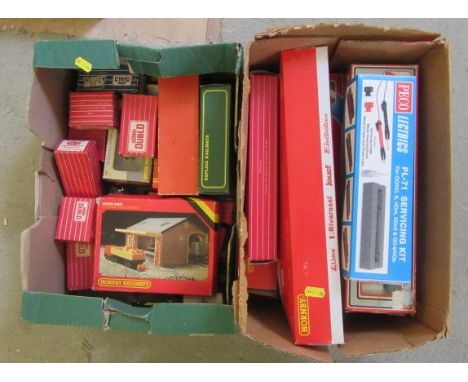 Goods and passenger rolling stock by Trix, Hornby Dublo and Lima including T.P.O. Set, breakdown crane, PO wagons, a small qu