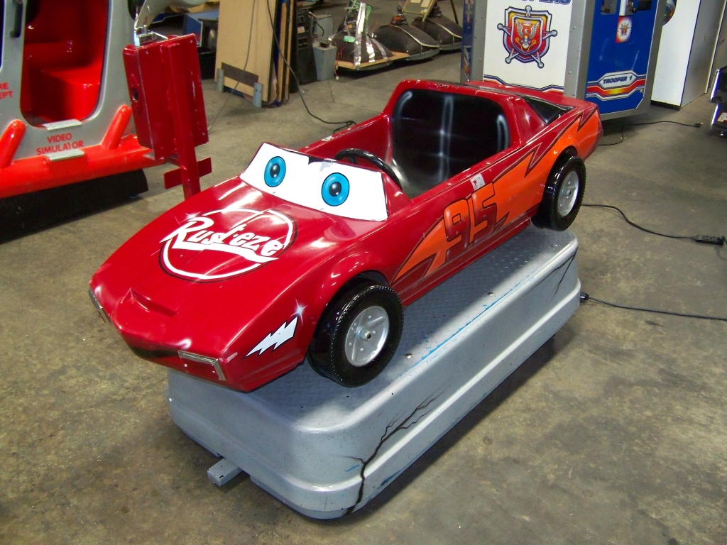 KIDDIE RIDE LIGHTNING McQUEEN STYLE CAR RIDE Item is in used condition. Evidence of wear and co KIDDIE RIDE LIGHTNING McQUEEN STYLE CAR RIDE Item is in used condition. Evidence of wear and co