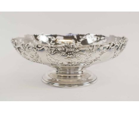 A SILVER PIERCED FOOT BOWL, with grape vine decoration.