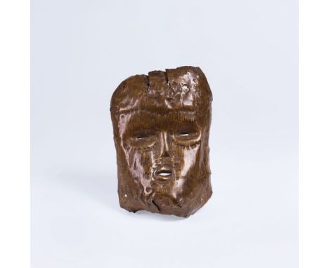 Richard Haizmann (Villingen 1895 - Niebüll 1963). Tanzmaske. 1932. Kupferblech, punziert. Maske mit gerader, wulstiger Nase, 