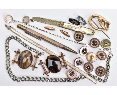 A SELECTION OF ASSORTED ITEMS, to include a silver articulated bracelet, fitted with an integrated box clasp, with an additio