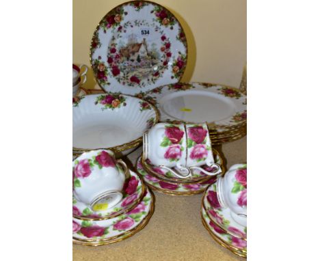 A SMALL COLLECTION OF ROYAL ALBERT OLD COUNTRY ROSES AND OLD ENGLISH ROSE PATTERN ITEMS, comprising a pair of wavy and fluted