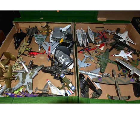 A QUANTITY OF BOXED AND UNBOXED DIECAST AND PLASTIC MODEL AIRCRAFT, to include boxed Falcon Models 'Wings of Fame', boxed and