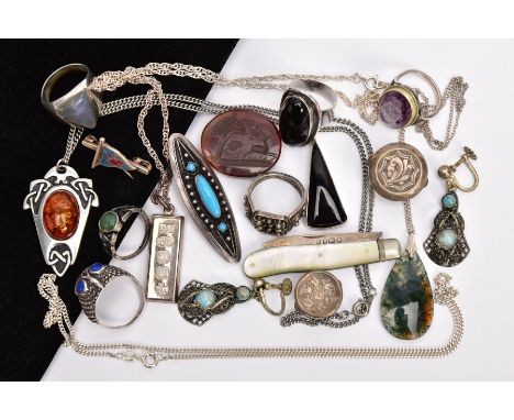 A TRAY OF ASSORTED SILVER AND WHITE METAL JEWELLERY, to include a silver ingot pendant, hallmarked Sheffield 2000, fitted wit