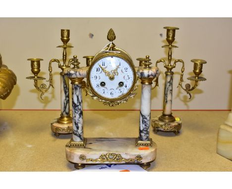 A LATE 19TH CENTURY GILT METAL AND MARBLE CLOCK GARNITURE, the clock with gilt metal cone finial and drum shaped case support