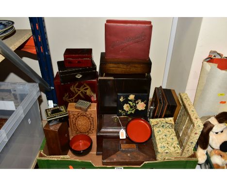 A BOX OF VINTAGE AND CONTEMPORARY BOXES to include a tea caddy (some veneer missing), small metal money box with key, vintage