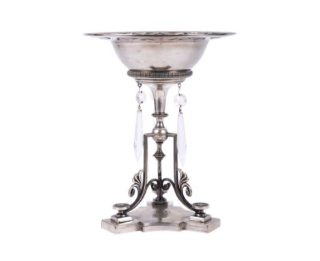 A late Victorian 19th century circa 1880s Neoclassical style silver plated table centrepiece bowl. The centrepiece having a t