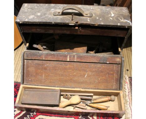 A VINTAGE WOODEN CARPENTER'S TOOL CHEST plus contents 