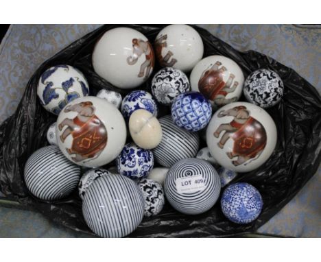 A SELECTION OF DECORATIVE CERAMIC SPHERES 