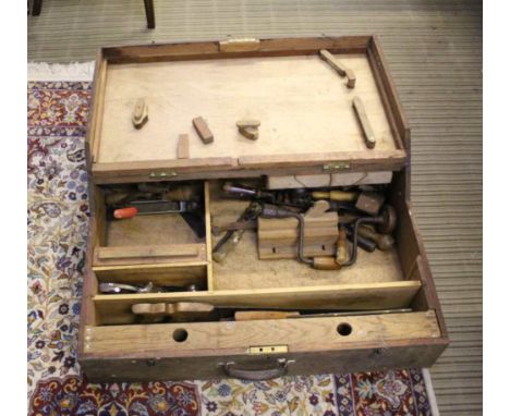 A VINTAGE WOODEN CARPENTER'S TOOL CHEST plus contents 