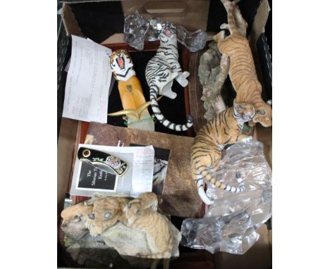 A BOX CONTAINING MODERNIST GLASS ORNAMENTS, model tigers, etc. 