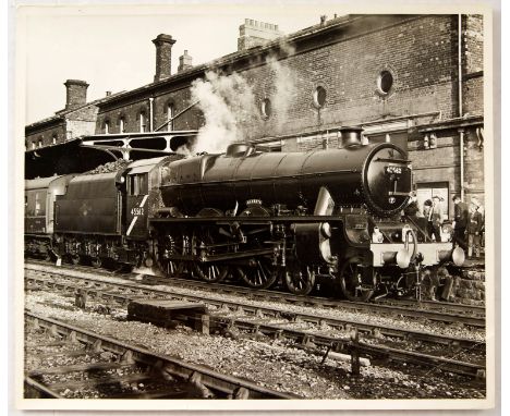 A&nbsp;black and white railway photograph of the steam locomotive Alberta 45562 at a train station with the rail tracks in th