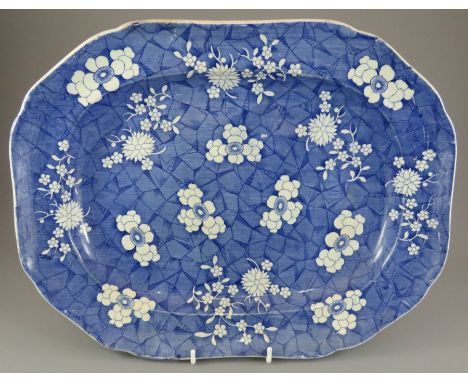 An early nineteenth century blue and white transfer-printed Spode Marble pattern medium platter, c. 1825. It is marked to the