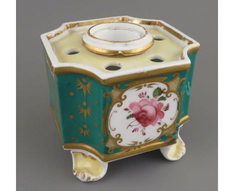 An early to mid-nineteenth century hand-painted porcelain footed ink well, c. 1820-40. It is square form with two floral vign