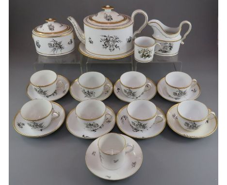 An early nineteenth century Spode porcelain bat printed tea service decorated with flower sprays, c. 1820. To include: a teap