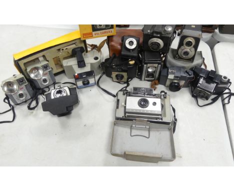 A collection of vintage cameras to include Coronet 6x6 cm, Kodak Brownie 127,m Hakings double meniscus, Kodak Duaflex II, Kod