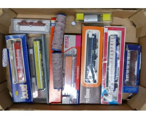 Selection of boxed Lima and other brands OO Gauge Freight Wagons to include 'La Poste' and 'Hapag-Lloyd' amongst others. Unch
