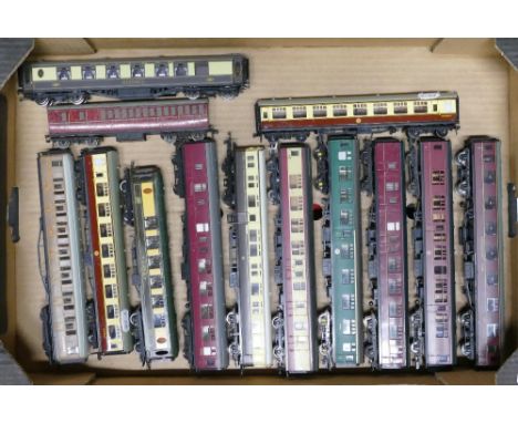 Selection of Hornby, Bachmann and Lima OO Gauge Carriages to include 'Pullman' amongst others. Unchecked and in various condi