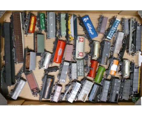 Selection of Hornby, Dapol and Mainline OO Gauge Freight Carriages to include 'Kelloggs' Van, 'Texaco' Tanker and 'Nordstand'
