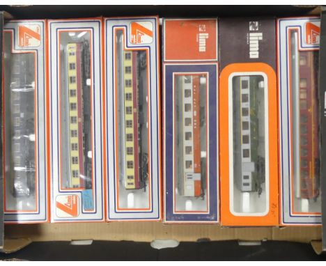 Selection of Boxed Lima HO and OO Gauge Passenger Carriages. Untested and in various condition (1 Tray)