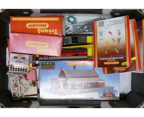 Selection of Hornby and Tri-Ang OO Gauge Model Accessories to include 'T.O.P Mail Van Set', 'Dunster Station', 'Signal box' a