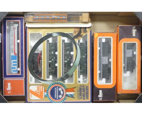 Selection of Boxed Lima HO Gauge 'Golden Series' Locomotive and Passenger Carriages, and Freight Carriages. Untested and in v