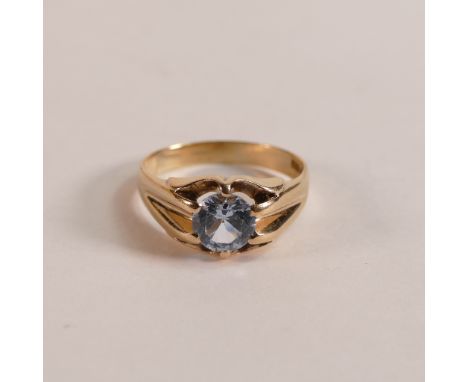 9ct gold ring set with light blue solitaire stone, size S, 4.6g.