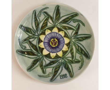 Moorcroft 1992 Collectors Plate 491/500 Passion Fruit Flower On Light Green Ground 22cm dia