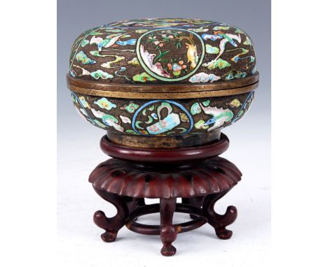 A LATE 19TH CENTURY ORIENTAL CIRCULAR BRASS CLOISONNÉ ENAMEL BOWL AND COVER ON STAND decorated with brightly coloured panels 