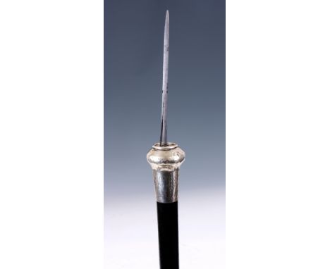 AN EARLY 20TH CENTURY SILVER HANDLED EBONY FLICK STICK with engraved floral and shield shaped decoration - Birmingham 1922 86